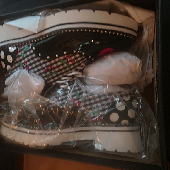 Betsey Johnson Black and White Flats with Playful Design - Picture 2 of 4